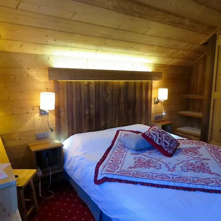 Hotel Ecureuil 3*