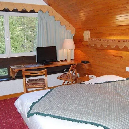 Hotel Ecureuil 3*